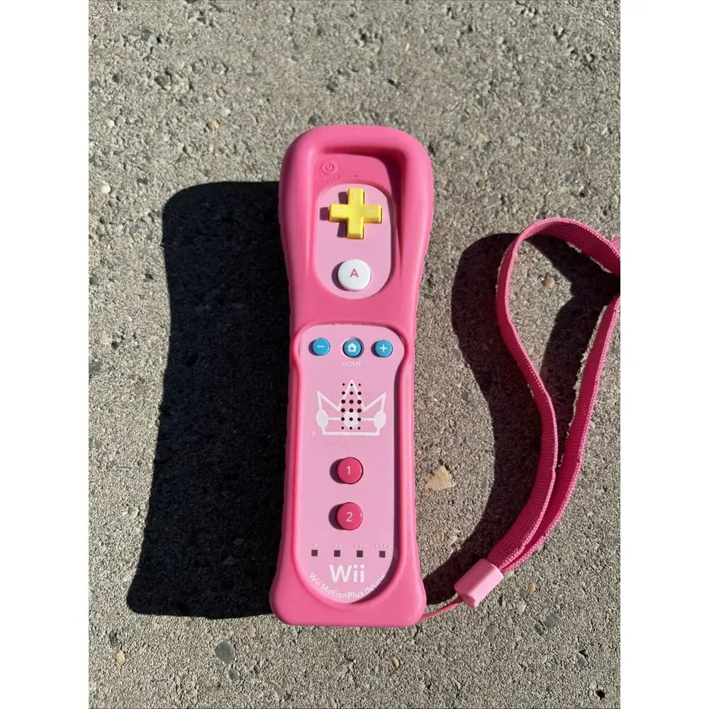 Nintendo Wii Plus (RVLAPNRB) Multimedia Remote